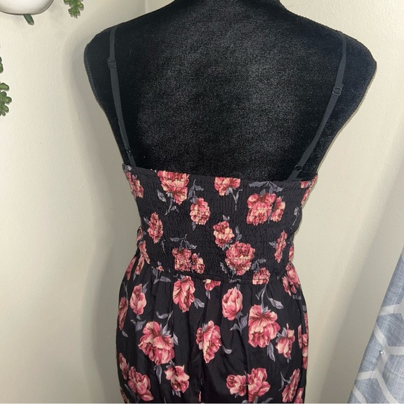 Band of gypsies floral pattern jumpsuit in black - Picture 5 of 7